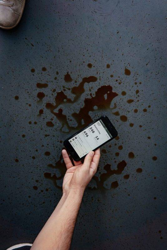 Cleaning Dirty Electronics with a Microfiber Cloth A&A Wiping Cloth